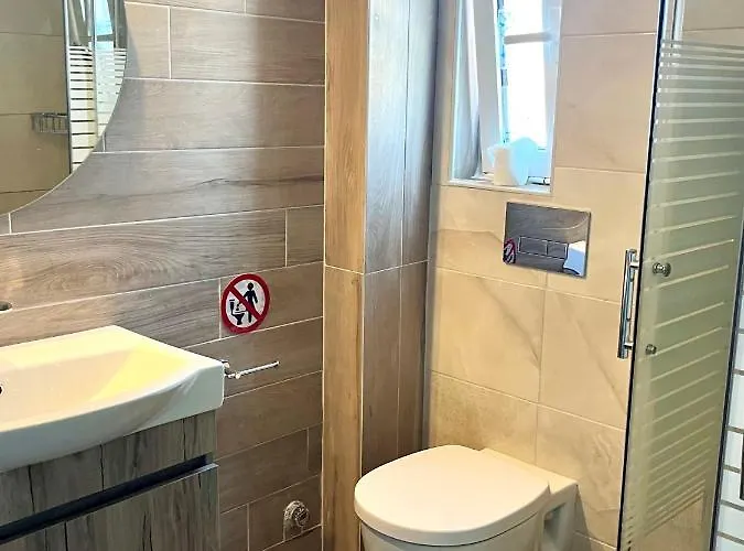 Vivian إياليسوس