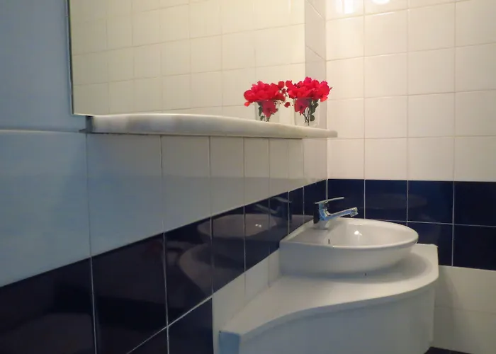 Vivian إياليسوس